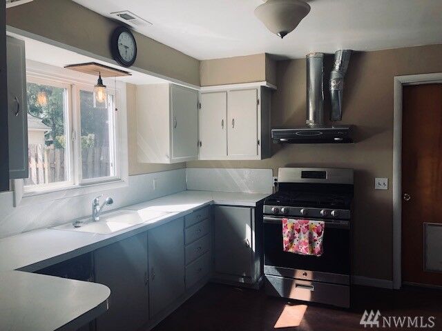 Property Photo:  1115 A  Roosevelt  WA 98531 