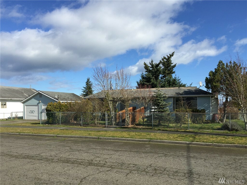 Property Photo:  501 W 10th St  WA 98362 