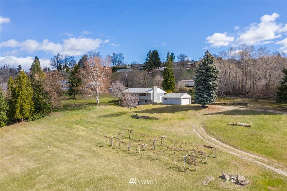 Property Photo:  2131 NW Cascade Avenue  WA 98802