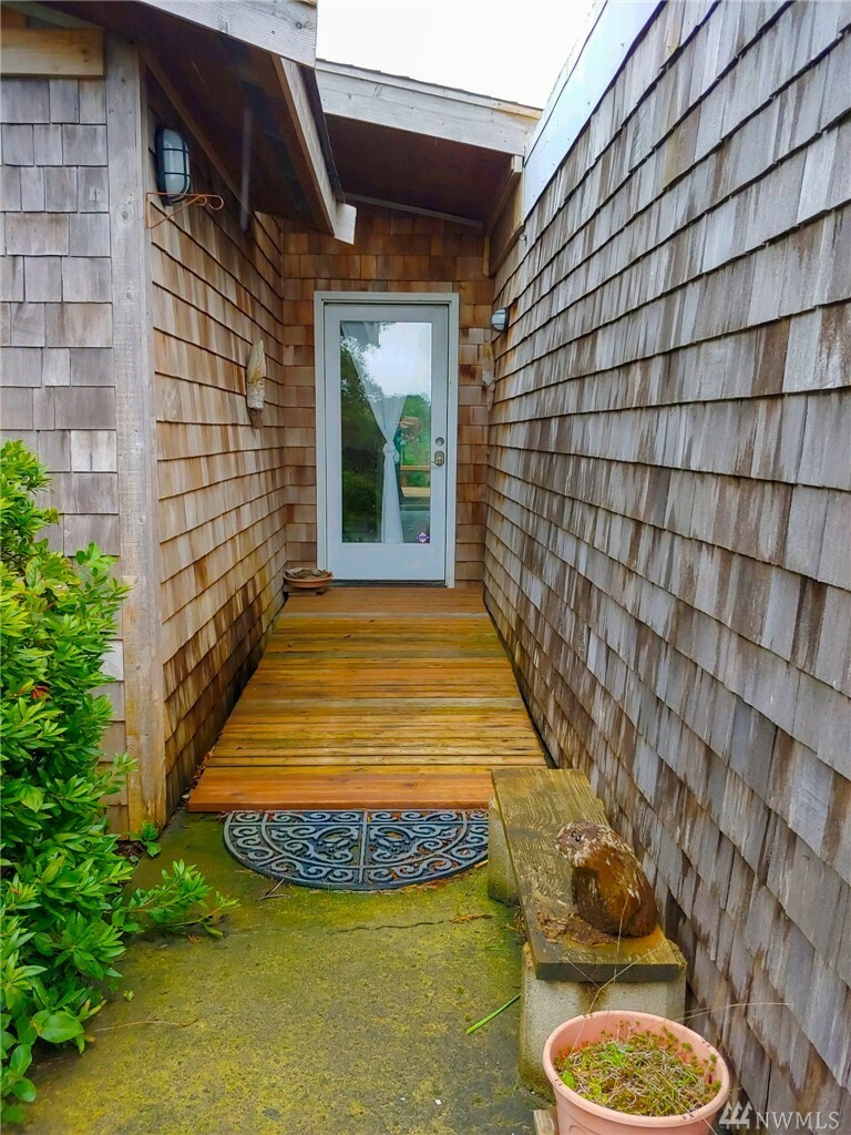 Property Photo:  685 Ocean Shores Blvd SW  WA 98569 