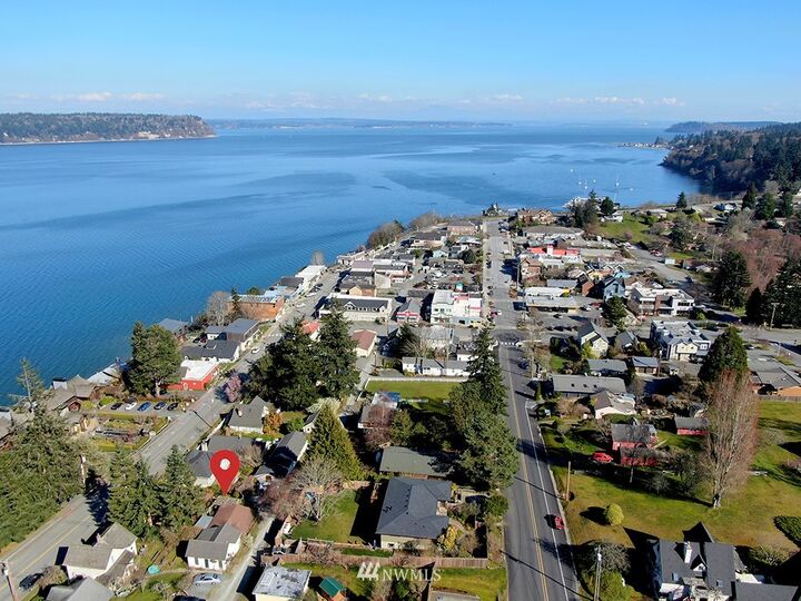 Property Photo:  417  1st Street  WA 98260 