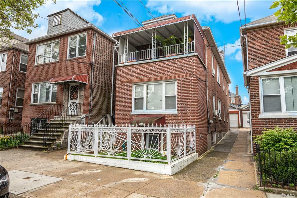 Property Photo: 1831 Bogart Avenue NY 10462