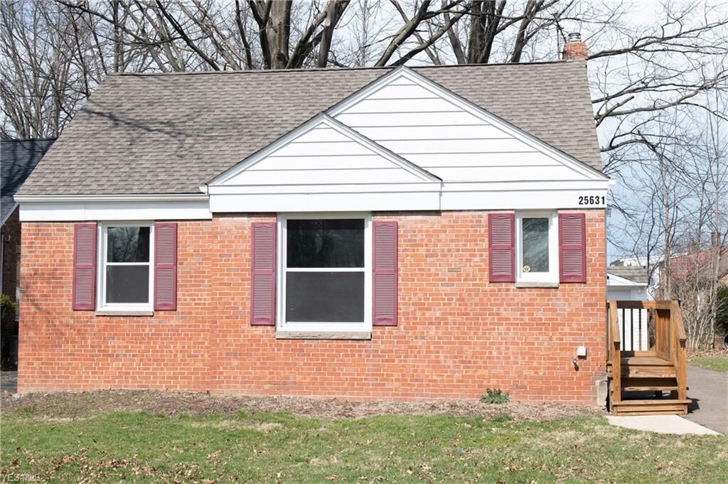Property Photo:  25631 Forestview Avenue  OH 44132 