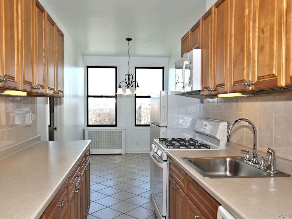 Property Photo:  675 N Terrace Avenue 6H  NY 10552 