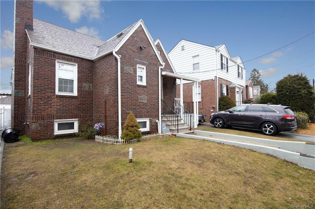 Property Photo:  3205 Giegerich Place  NY 10465 