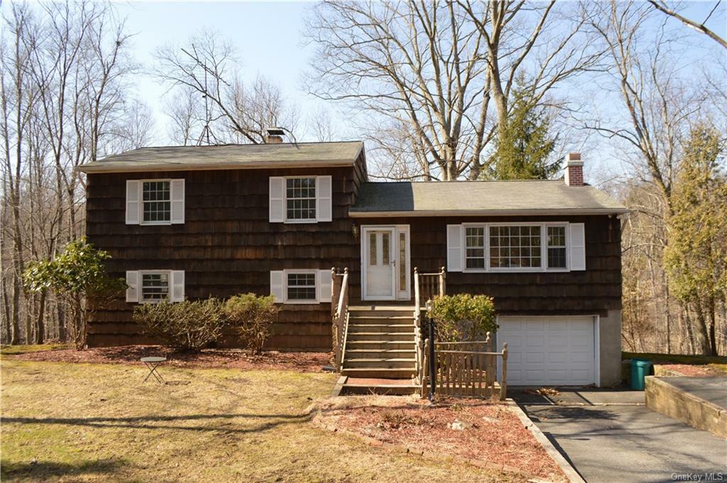 Property Photo:  8 General Macarthur Drive  NY 10512 