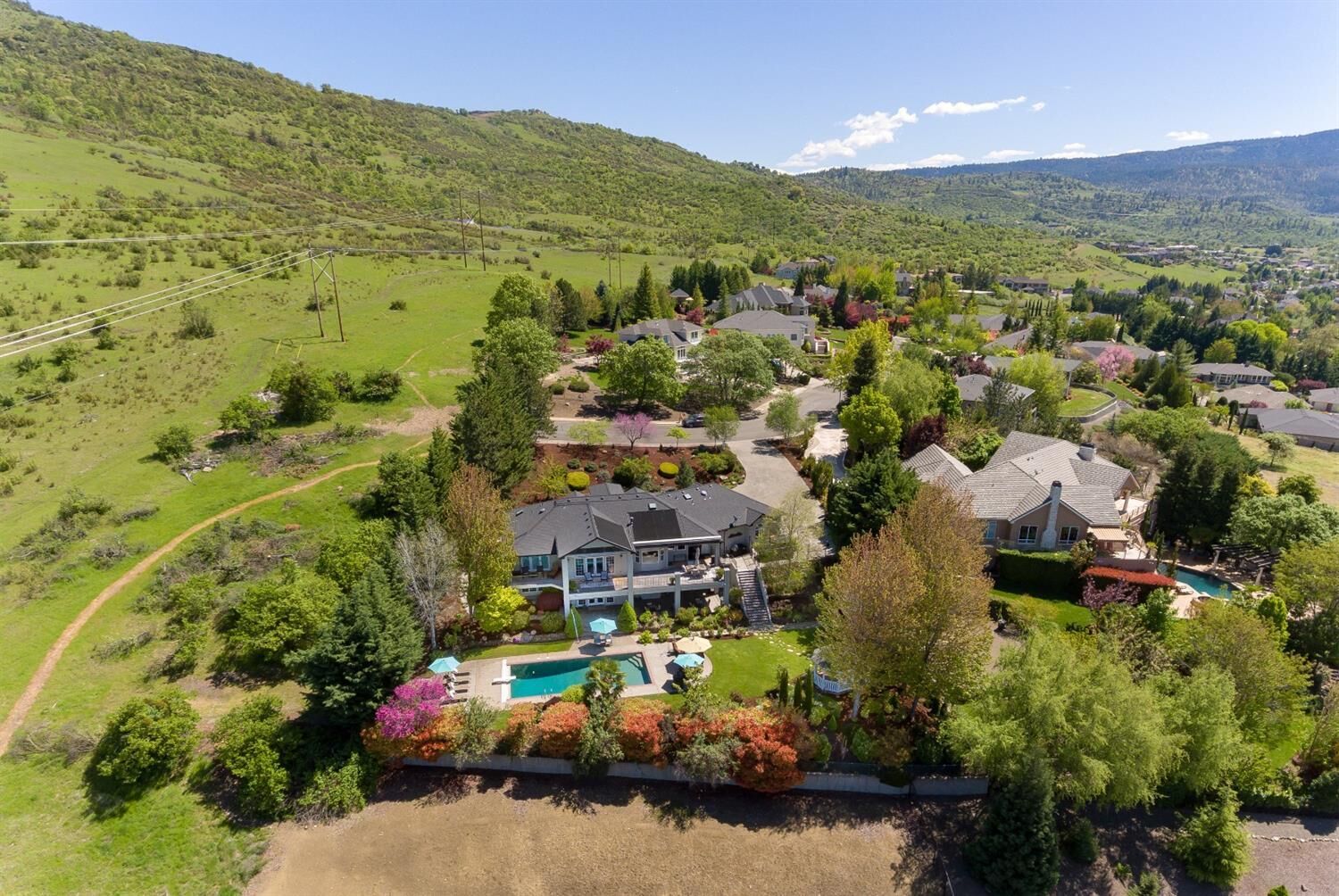 Property Photo:  1553 Devonshire Place  OR 97504 