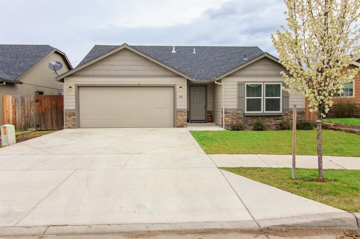 908 Pendleton Drive  Medford OR 97501 photo