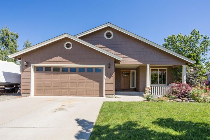 335 Applewood Drive  Central Point OR 97502 photo