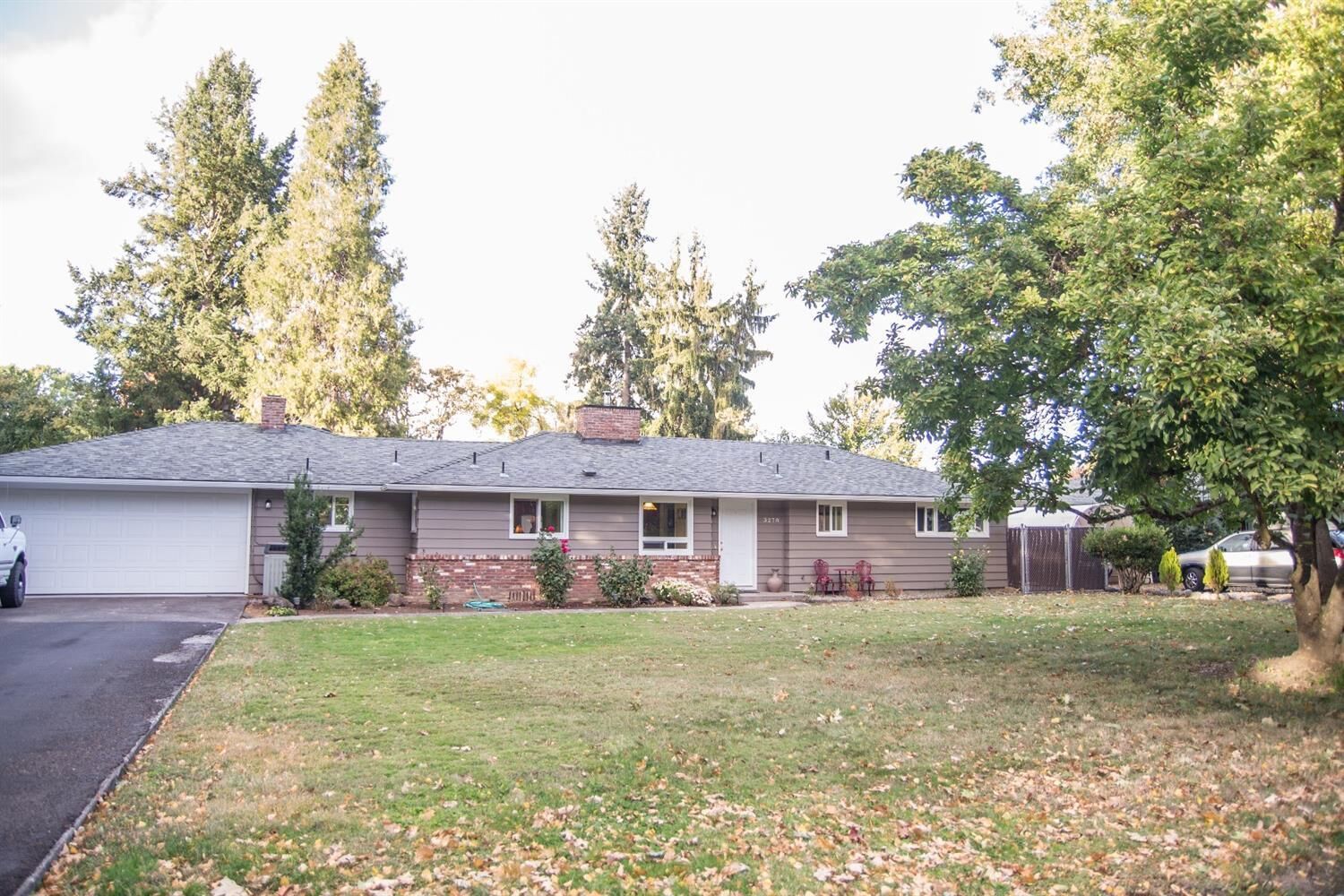 Property Photo: 3278 Hollywood Avenue OR 97501
