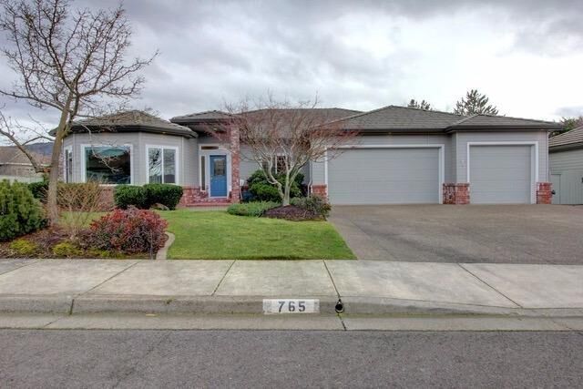 765 Eastridge Drive  Medford OR 97504 photo