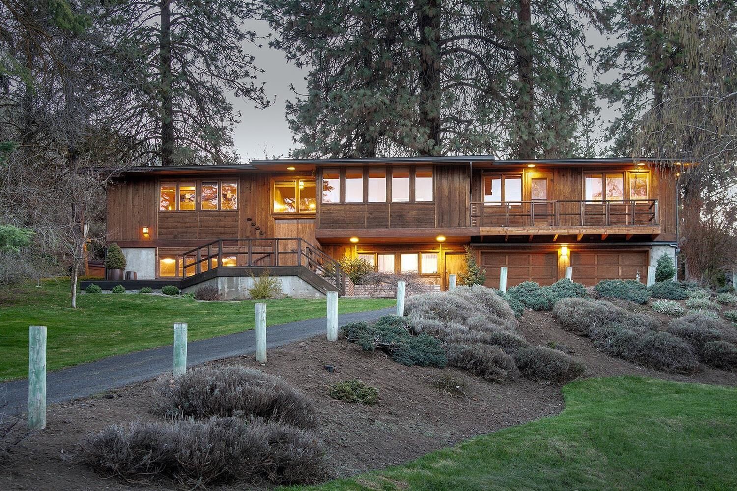 Property Photo:  2543 Lakeshore Drive  OR 97601 