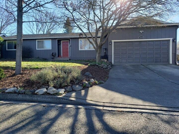1970 Lawnridge Street  Medford OR 97504 photo