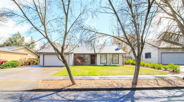 2738 Stonebrook Drive  Medford OR 97504 photo