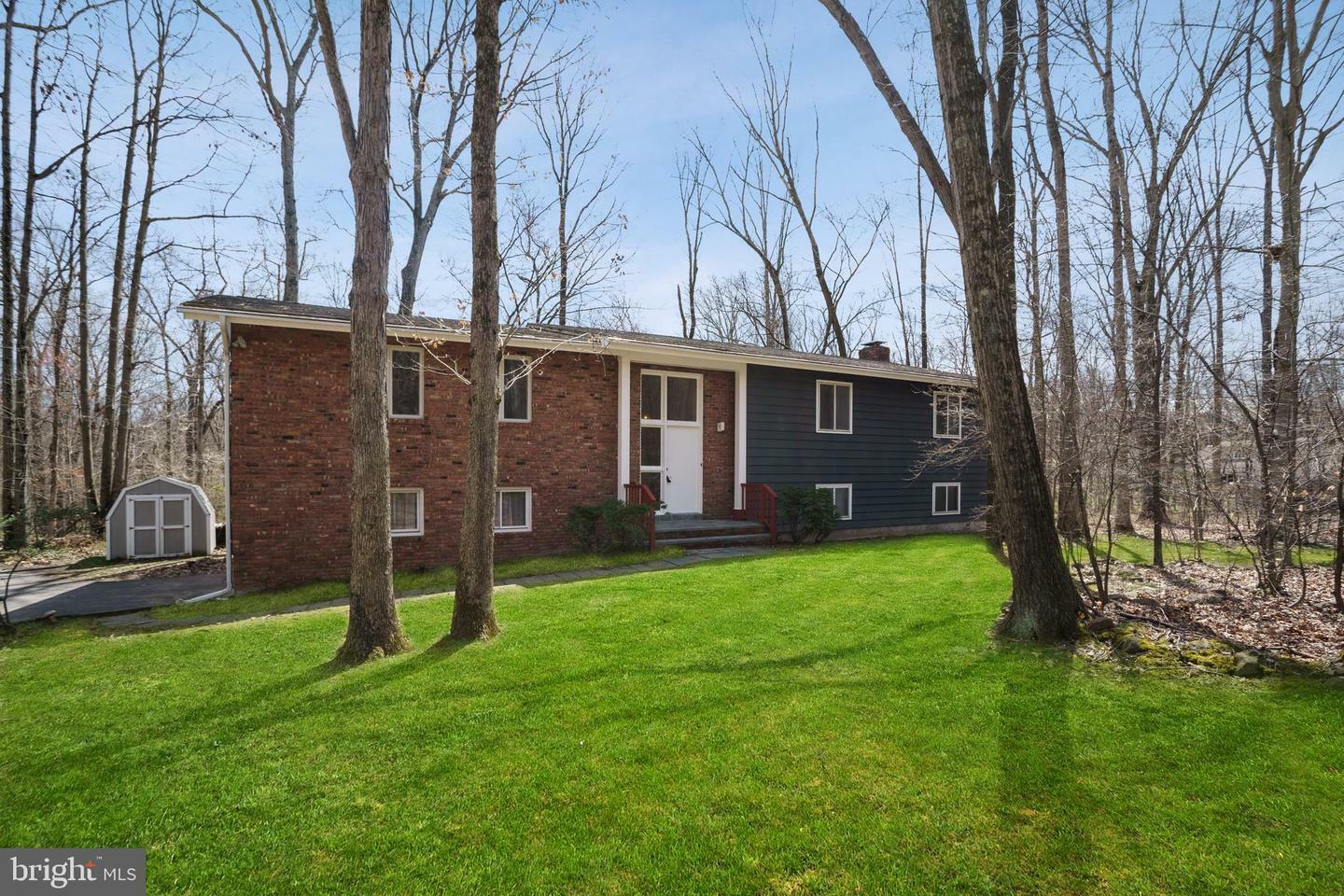 Property Photo: 27 Woods Way NJ 08540