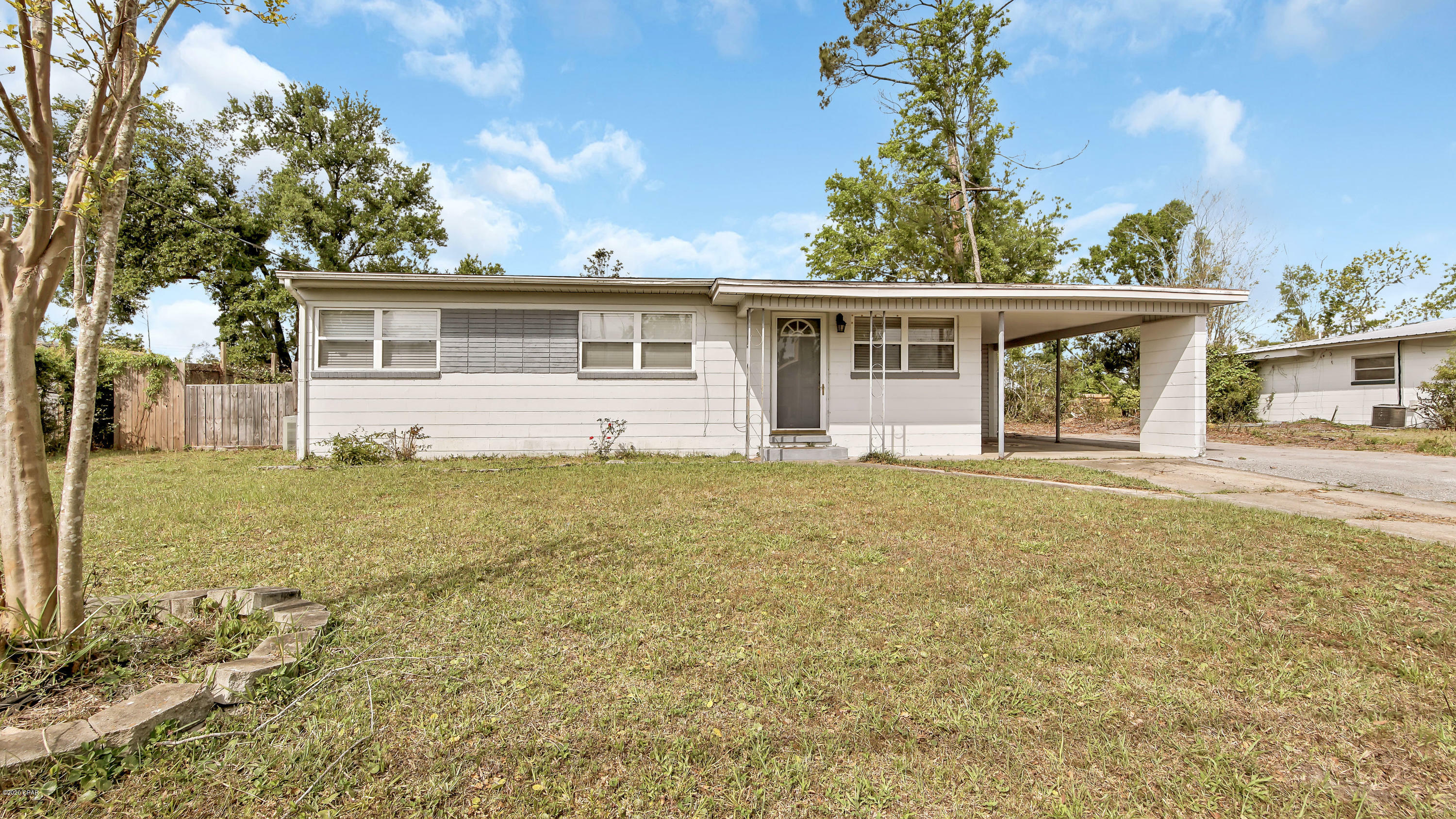 Property Photo: 1112 Illinois Avenue FL 32444