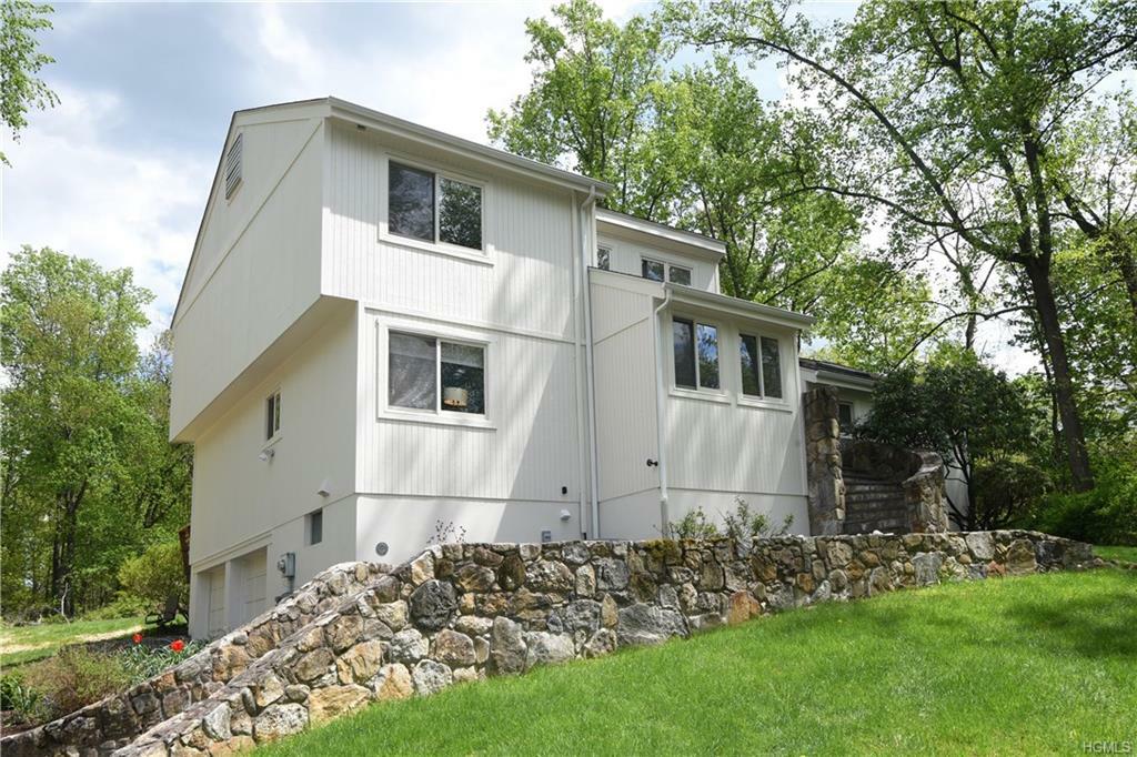 Property Photo:  105 N Deerfield Lane  NY 10570 