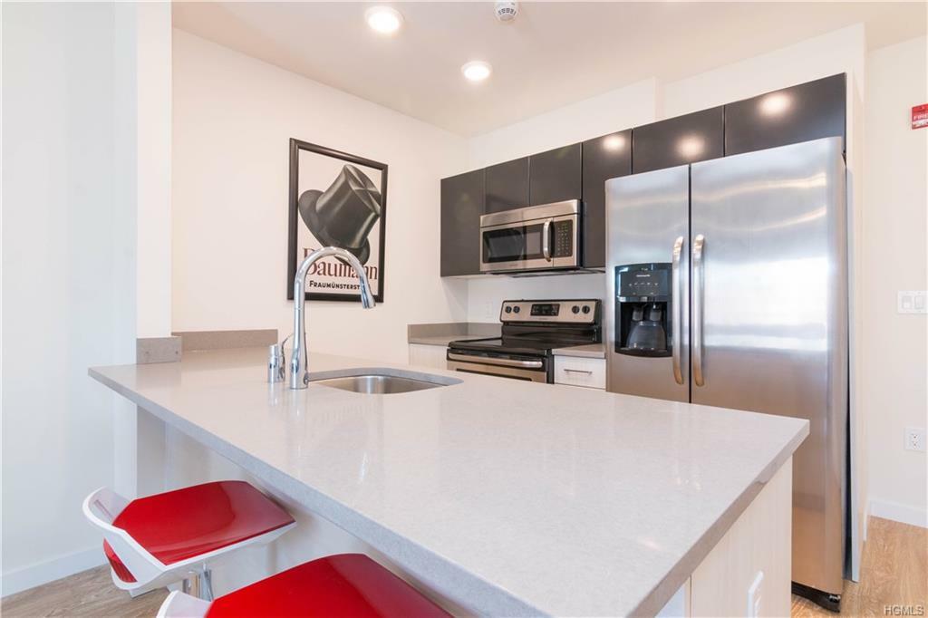Property Photo:  120 N Pearl Street 405  NY 10573 