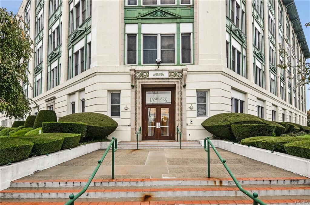 Property Photo: 1 Landmark Square 232 NY 10573