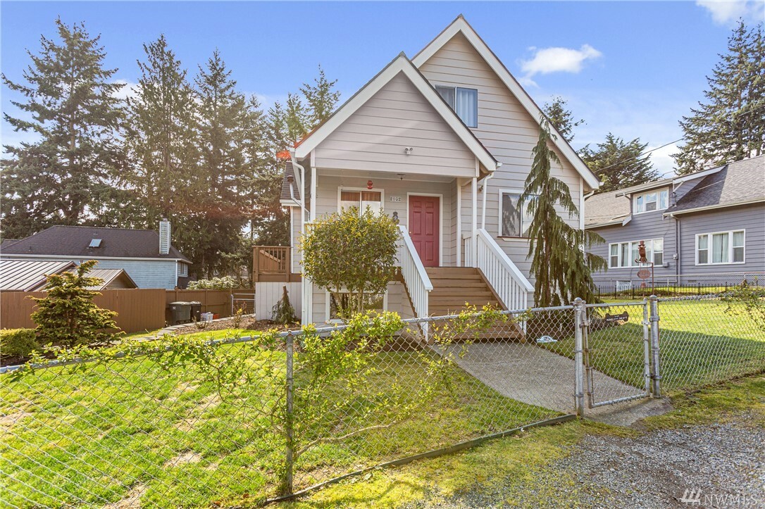 Property Photo:  2102 Melvin Ave  WA 98203 