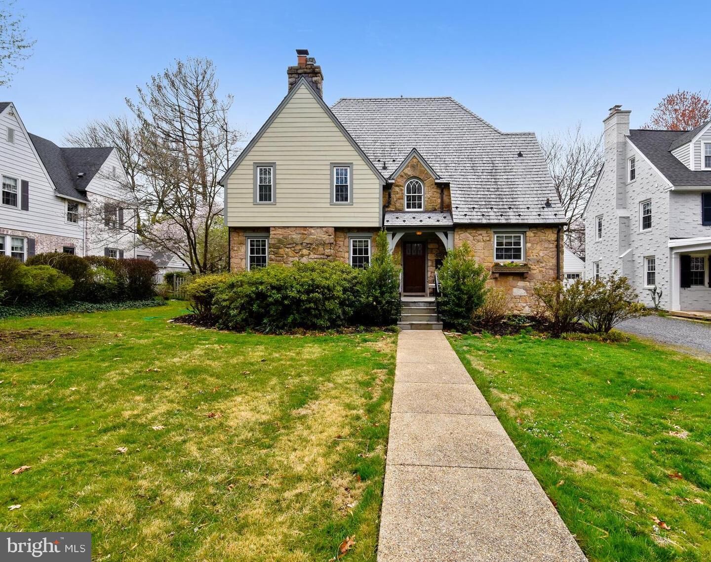 Property Photo: 806 Hillwood Avenue VA 22042