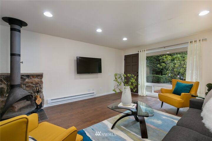 Property Photo:  20714  76th Avenue W 8  WA 98026 