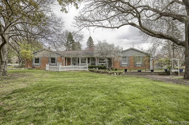 Property Photo: 2360 Kingsford Road MI 48309