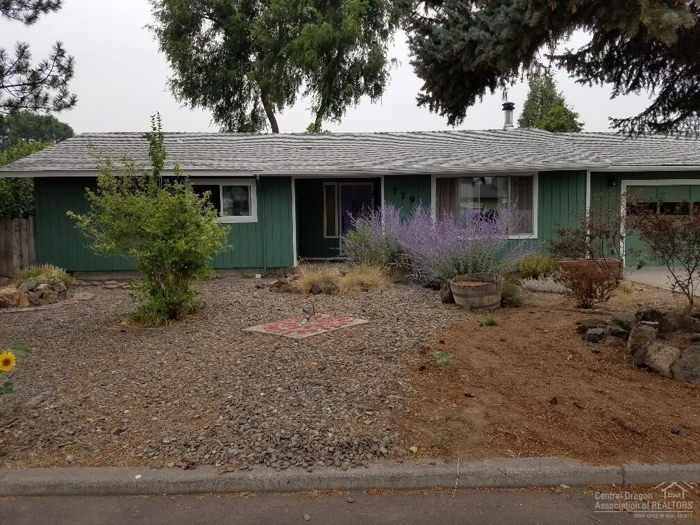 Property Photo:  779 SE Knowledge Street  OR 97754 