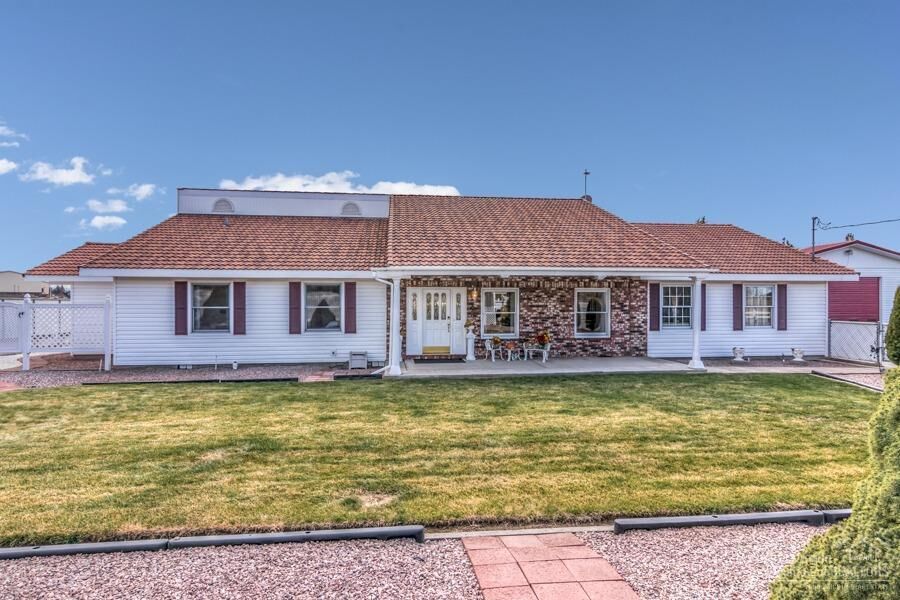 Property Photo:  4344 SW Badger Avenue  OR 97756 