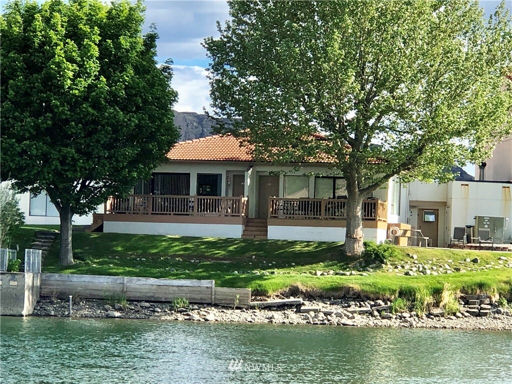 Property Photo: 8903 Crescent Bar Road NW Pav 2 WA 98848