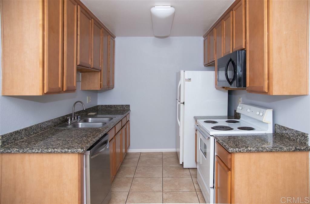 Property Photo:  471 Ballantyne St 55  CA 92020 