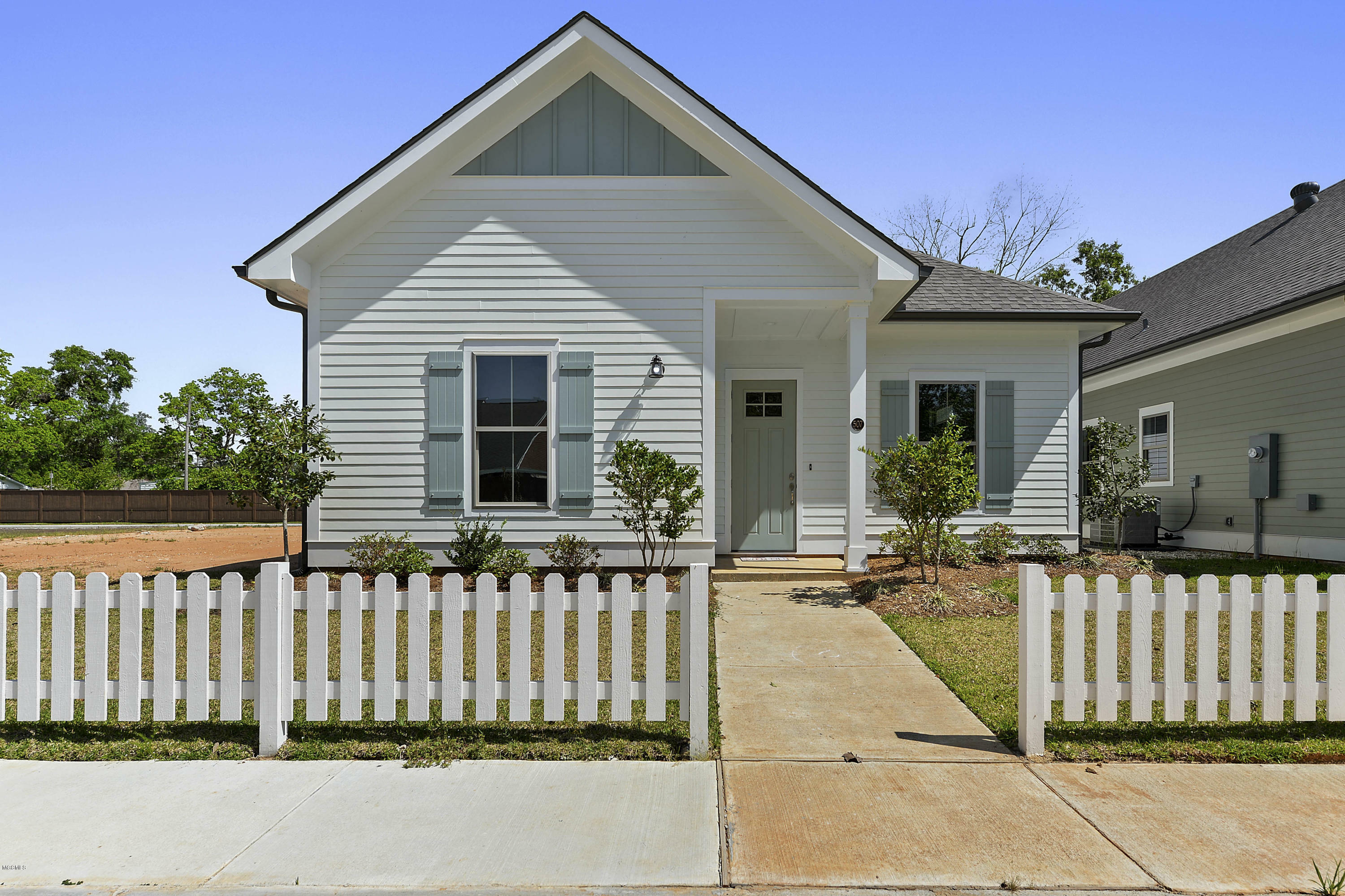 Property Photo:  507 Dunbar Court  MS 39520 