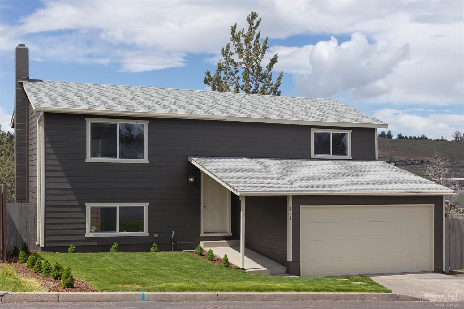 Property Photo: 424 NE 9th Street OR 97741