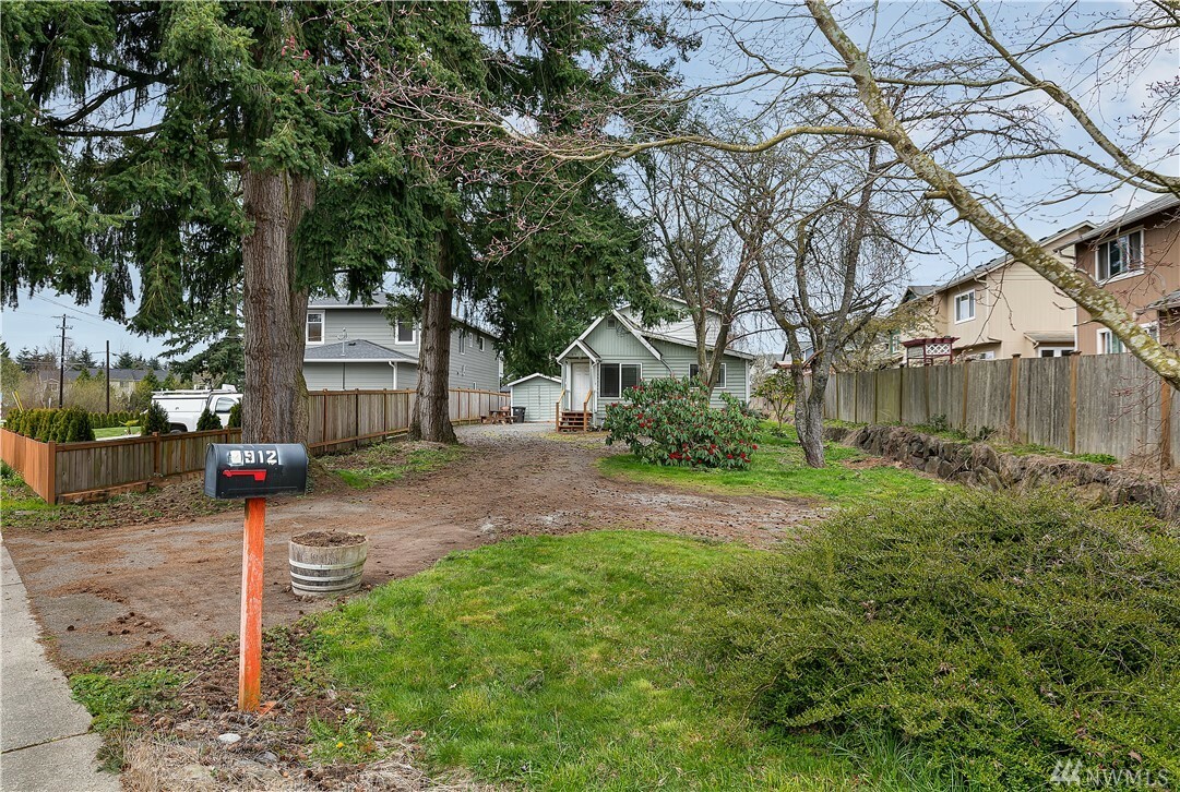 Property Photo:  9912 Holly Dr  WA 98204 