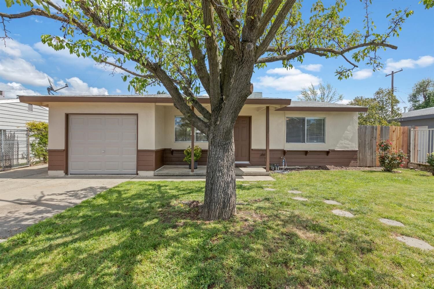 Property Photo:  5861 65th Street  CA 95824 
