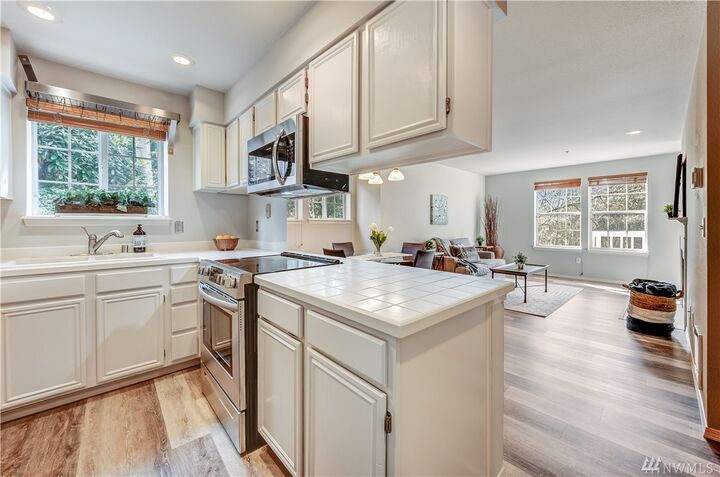 Property Photo:  2600  118th Avenue SE 4-101  WA 98005 