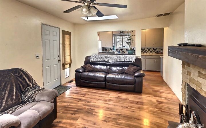 Property Photo:  17513  Spanaway Lane E  WA 98387 