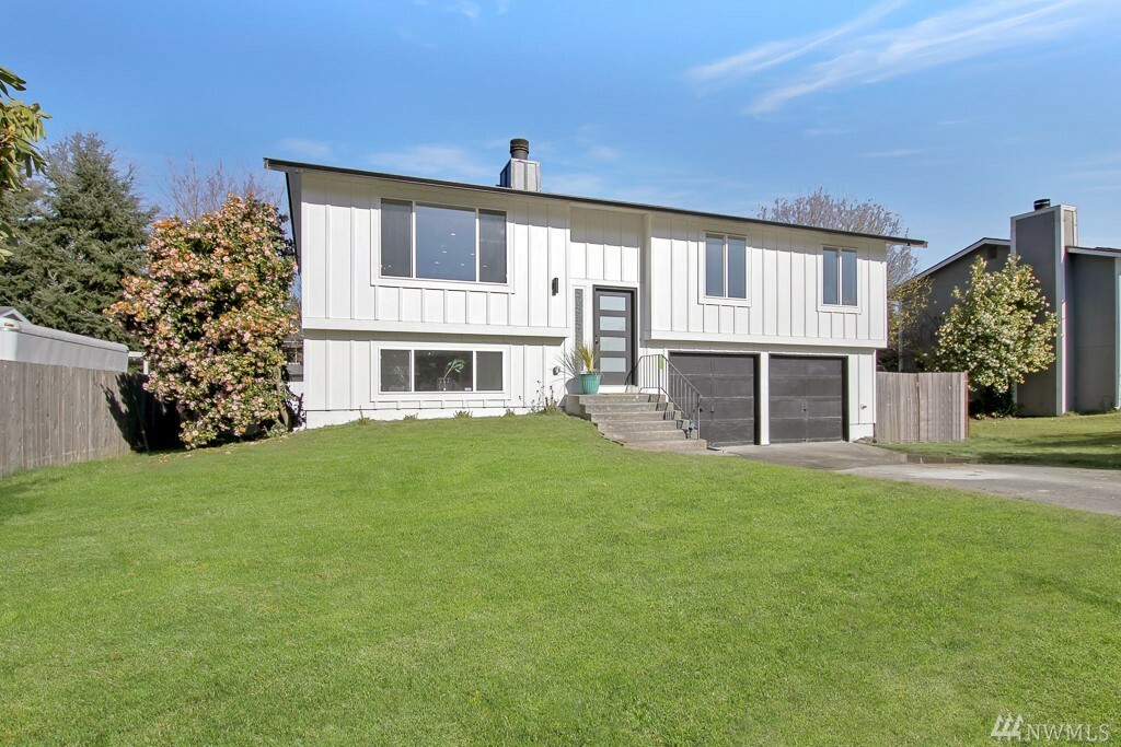 Property Photo:  3107 N Whitman St  WA 98407 