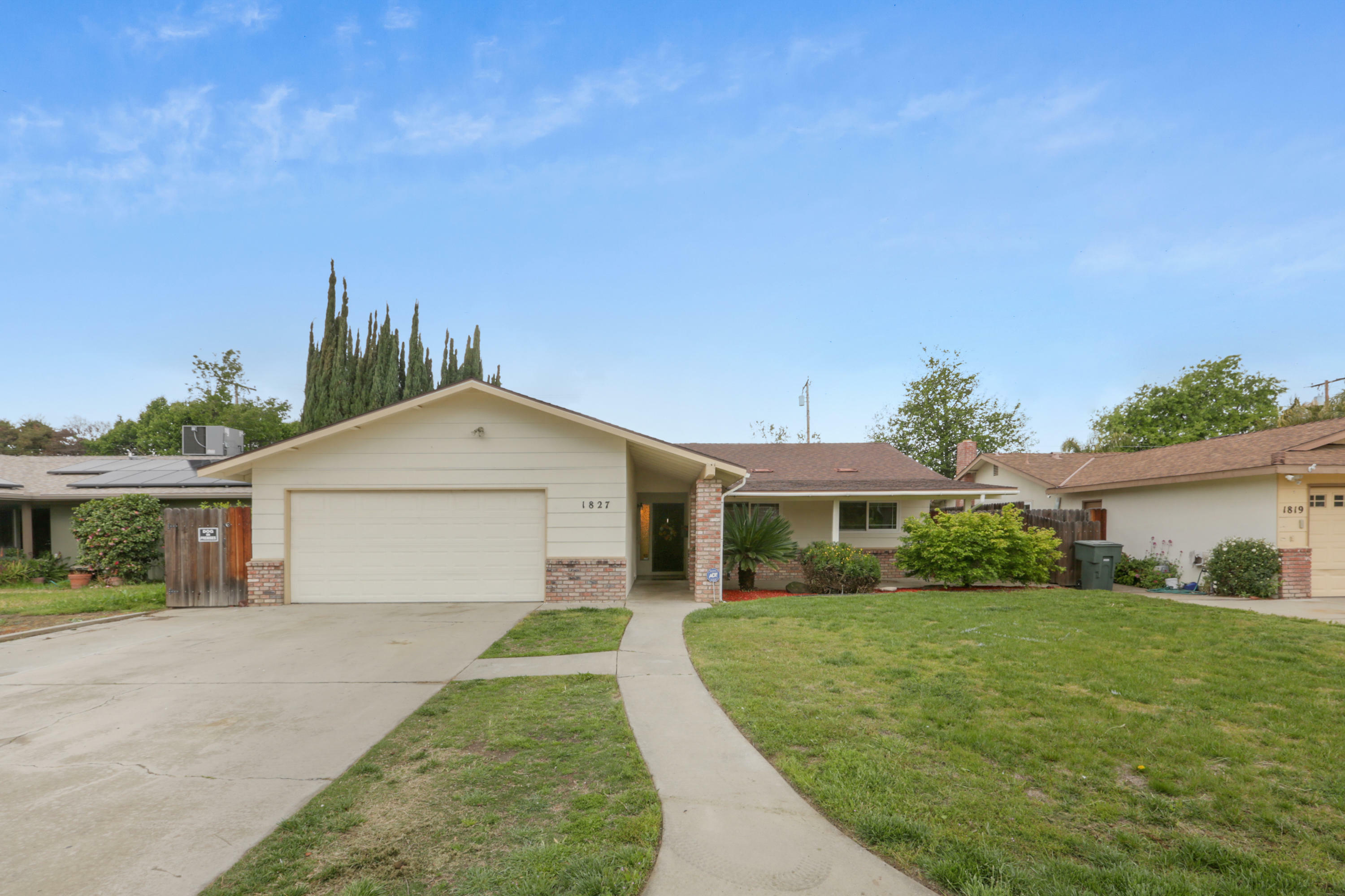 Property Photo:  1827 S Encina Street  CA 93277 