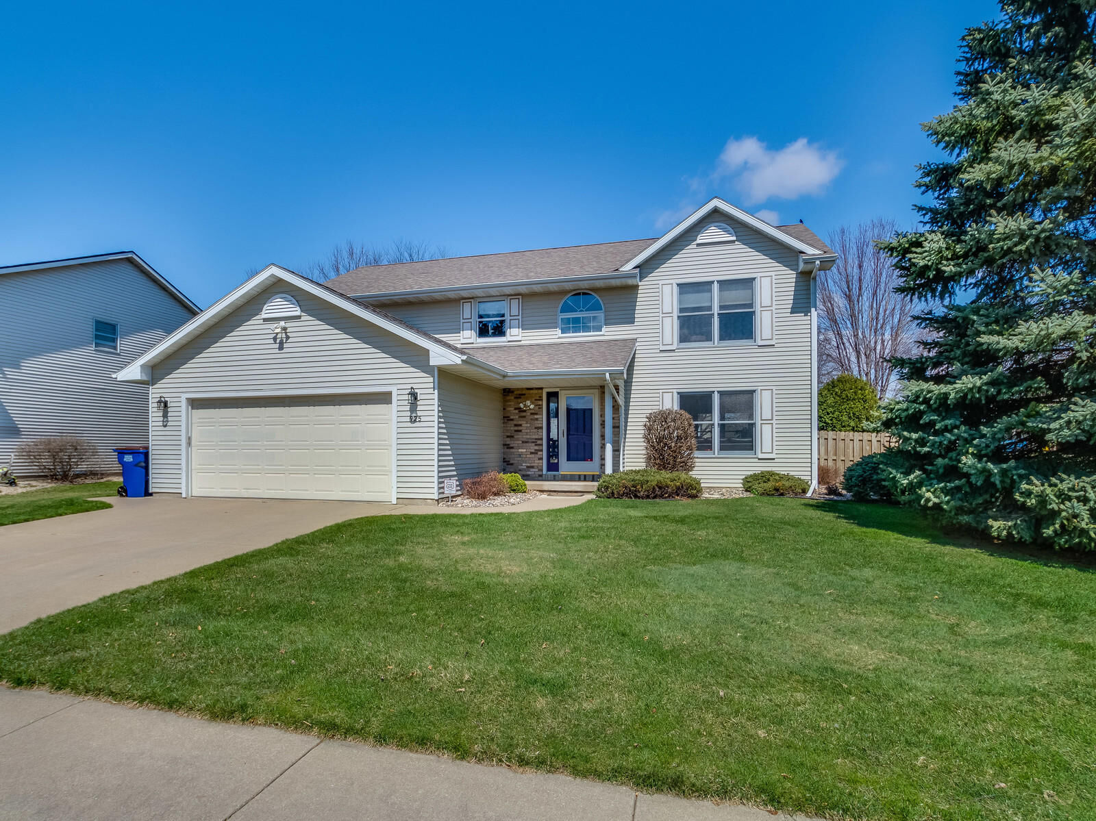 Property Photo:  925 Lake St  WI 54650 