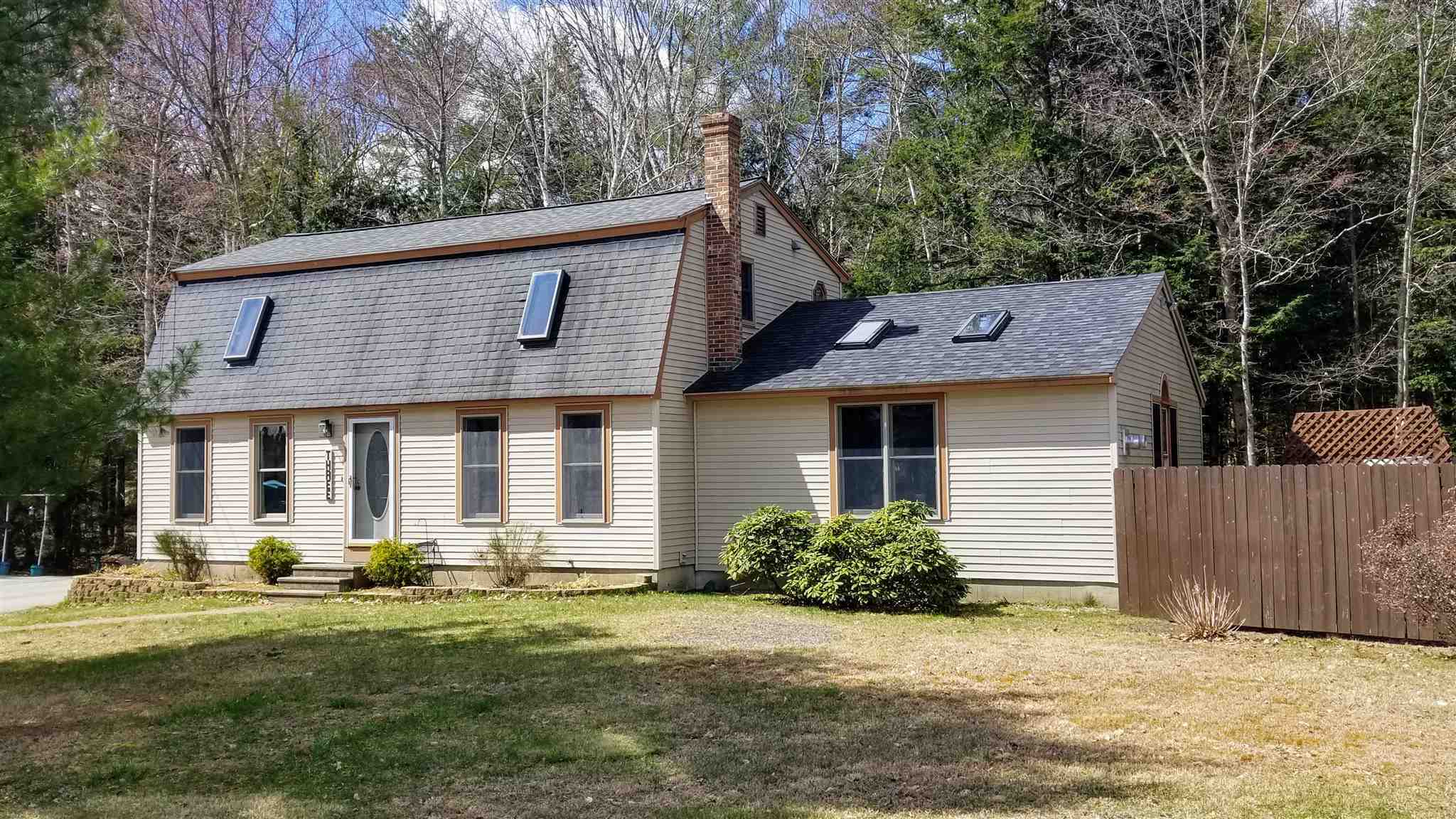 Property Photo:  3 Manor View Drive  NH 03077 