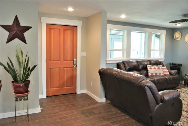 Property Photo: 1019 Harbor View Place WA 98250