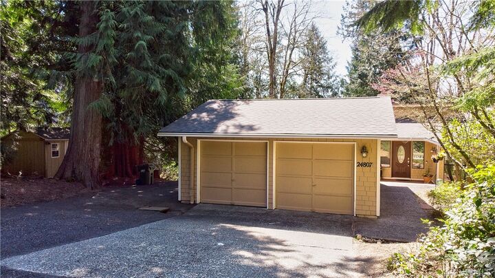 Property Photo:  24807 SE Mirrormont Place  WA 98027