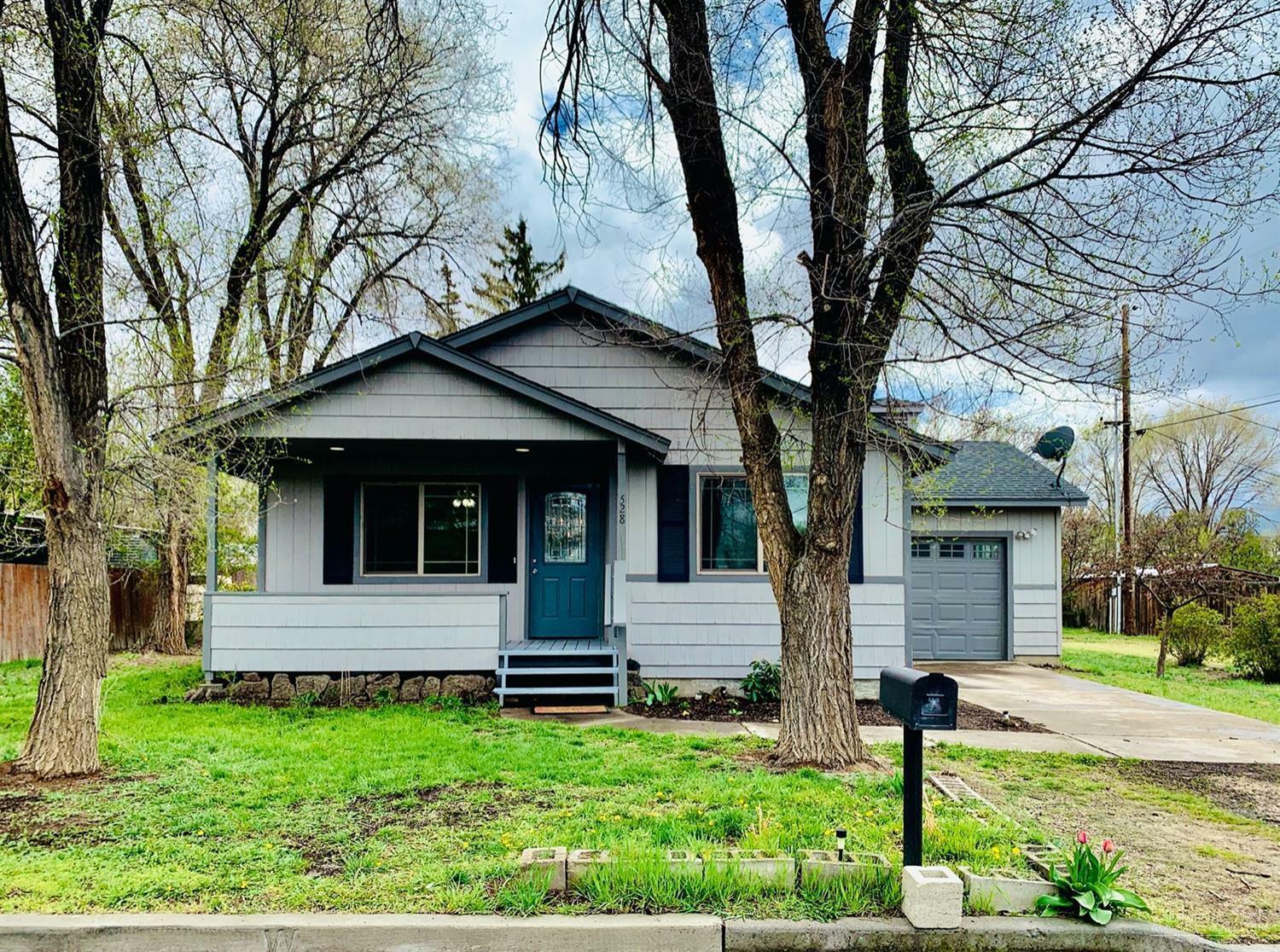 Property Photo: 528 SE Cascade Avenue OR 97756