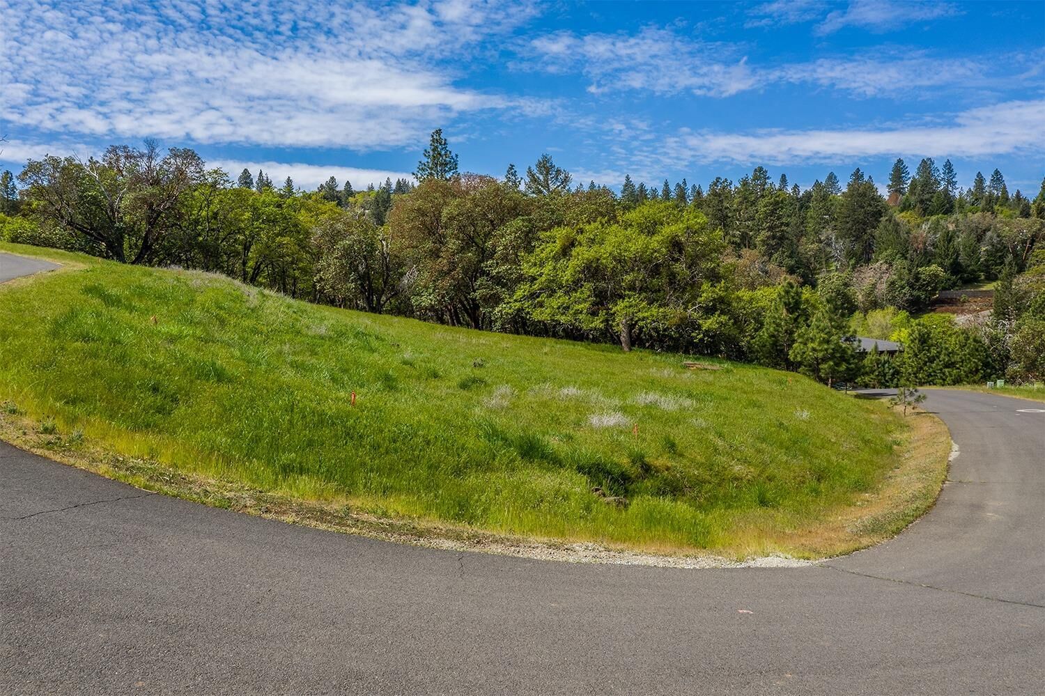 Property Photo: 820 Royal Lane OR 97530