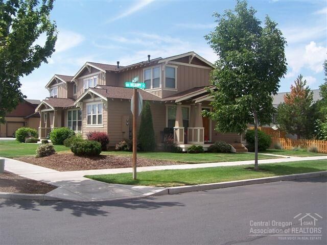 Property Photo: 1530 NW Hickory Place OR 97756