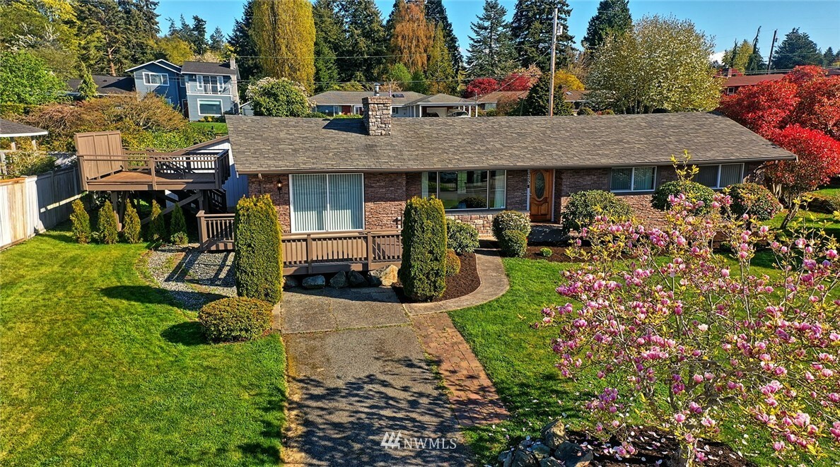 Property Photo:  1025 N Park Drive  WA 98203 