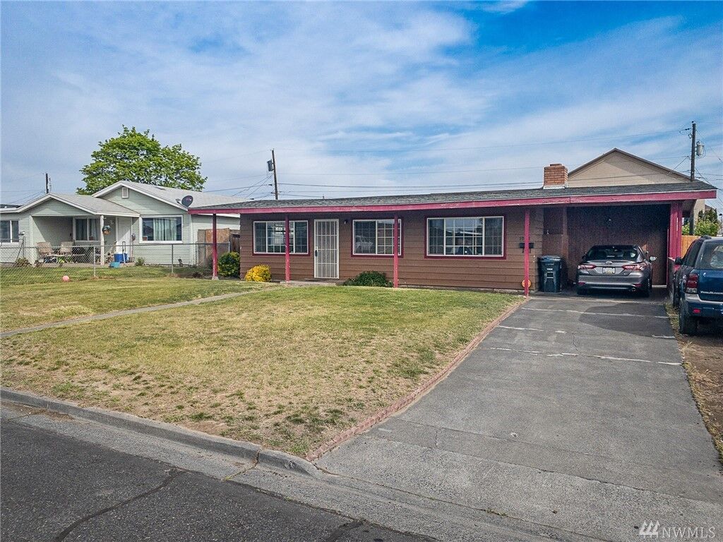 Property Photo:  1008 W Oregon Street  WA 98837 