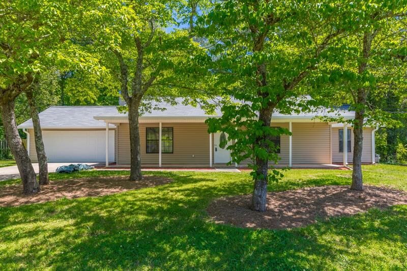 Property Photo: 3218 Jessica Drive 30135