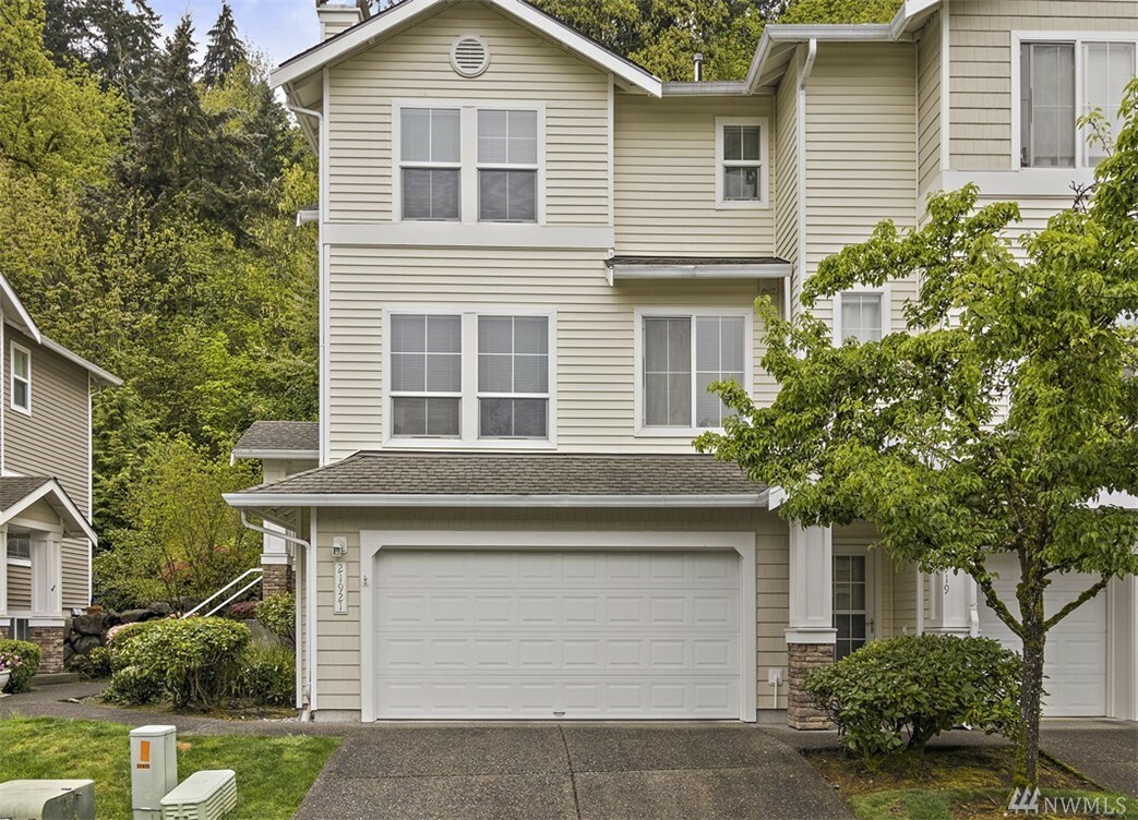 Property Photo: 21921 39th Place S 10-1 WA 98032